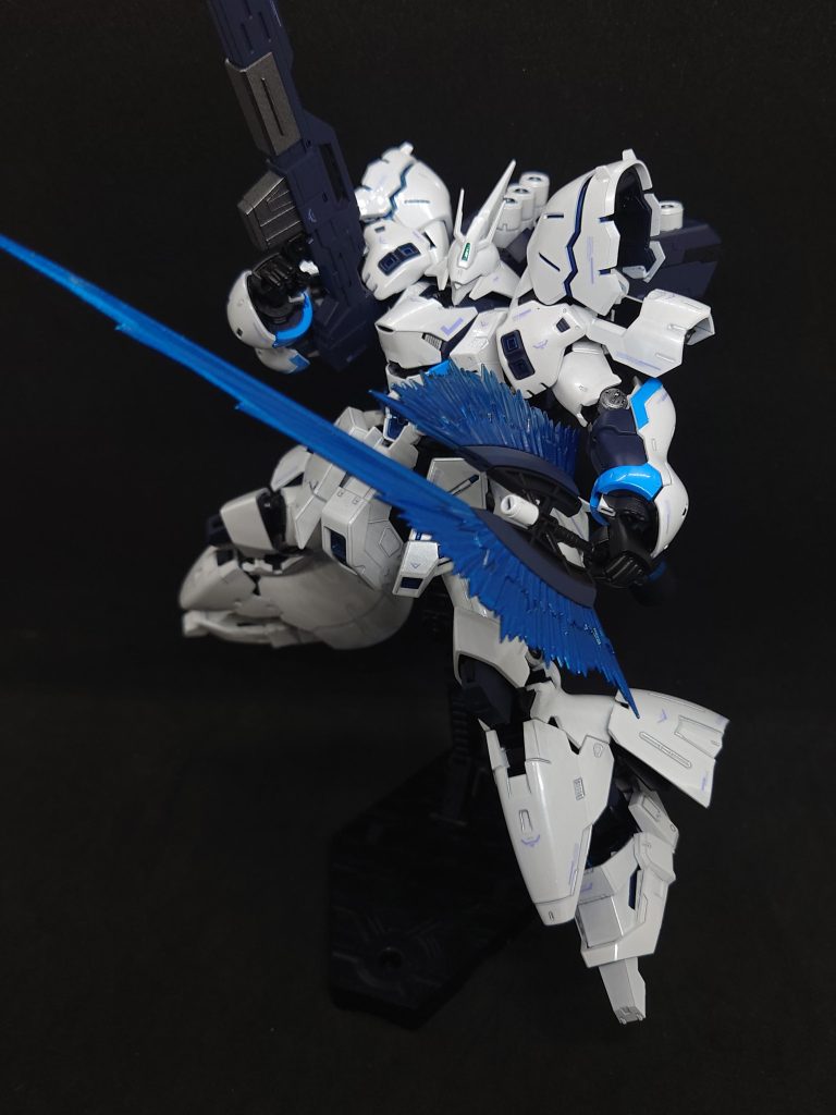 ビーム・トマホーク抜刀状態。様になりますなぁ〜(gundam-kao8) 以上!RGサザビー塗替えでした!次回作をお楽しみに〜👋 (アレだけは終わる気がしない…。。。)