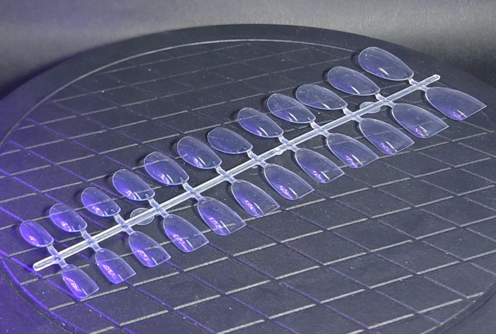 今回のヒャキンスキー、ダイソーのネイルチップセット。ABS製で薄くペラペラなので表面にレジンを塗って厚さを増してから接続部分を接着して塗装しました。前回の投稿を再編集してリポストするか迷いましたが、同じものまでまた観て頂くのも忍びなく思い完成投稿にしました。なのでこれは一般投稿。2026最新作はこれから取り掛かります(gundam-kao6)今回も最後までご覧頂きありがとうございました(gundam-kao3)