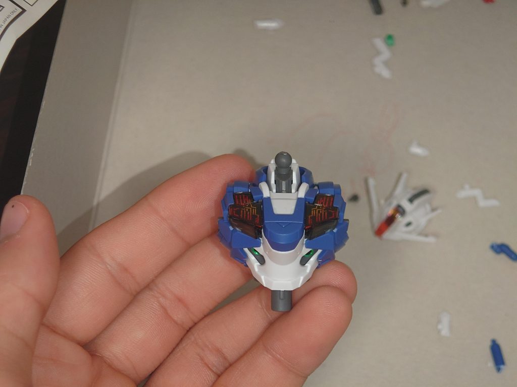 胸のクリアパーツら辺のシールとかが苦労した。