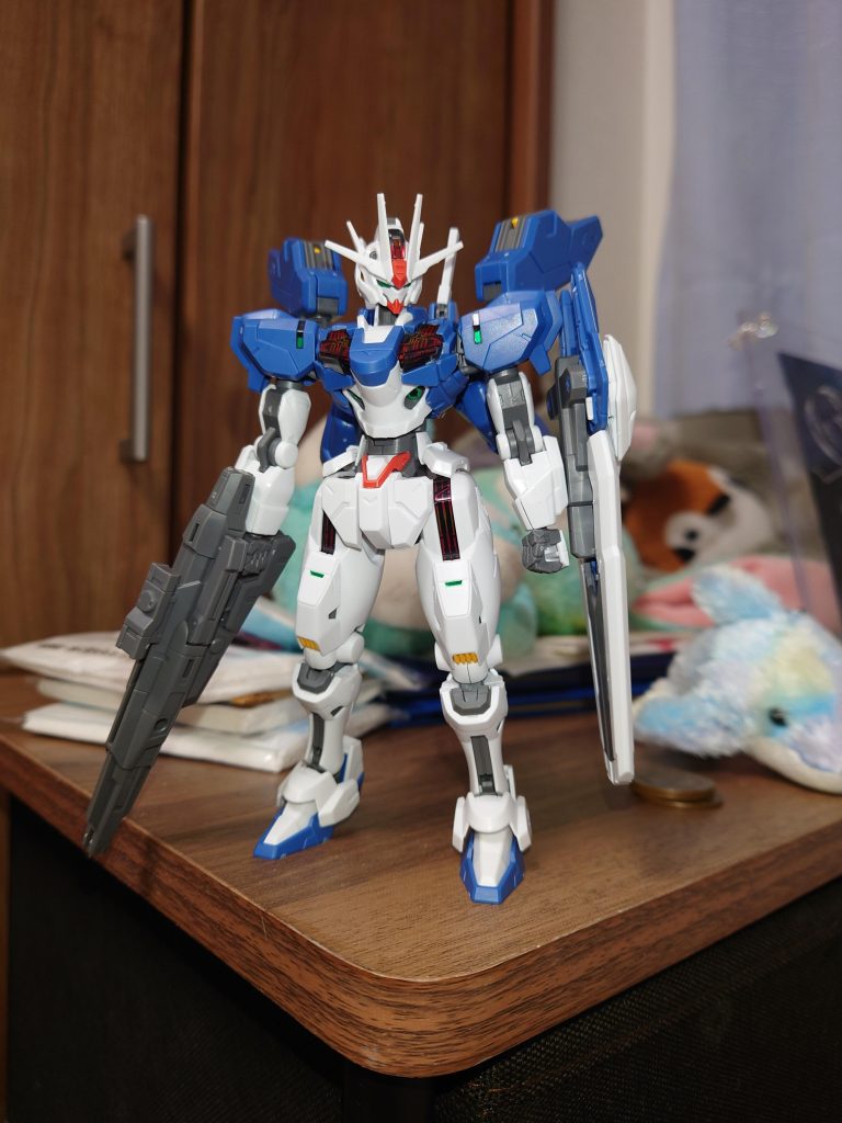 立ち姿もなかなかいいです！本当はスタンドも欲しかったんですがあいにく売っていなかったため、見つけた時に買おうかなと思ってます。というかスタンドないとポーズに制限かかってポージング難しい。