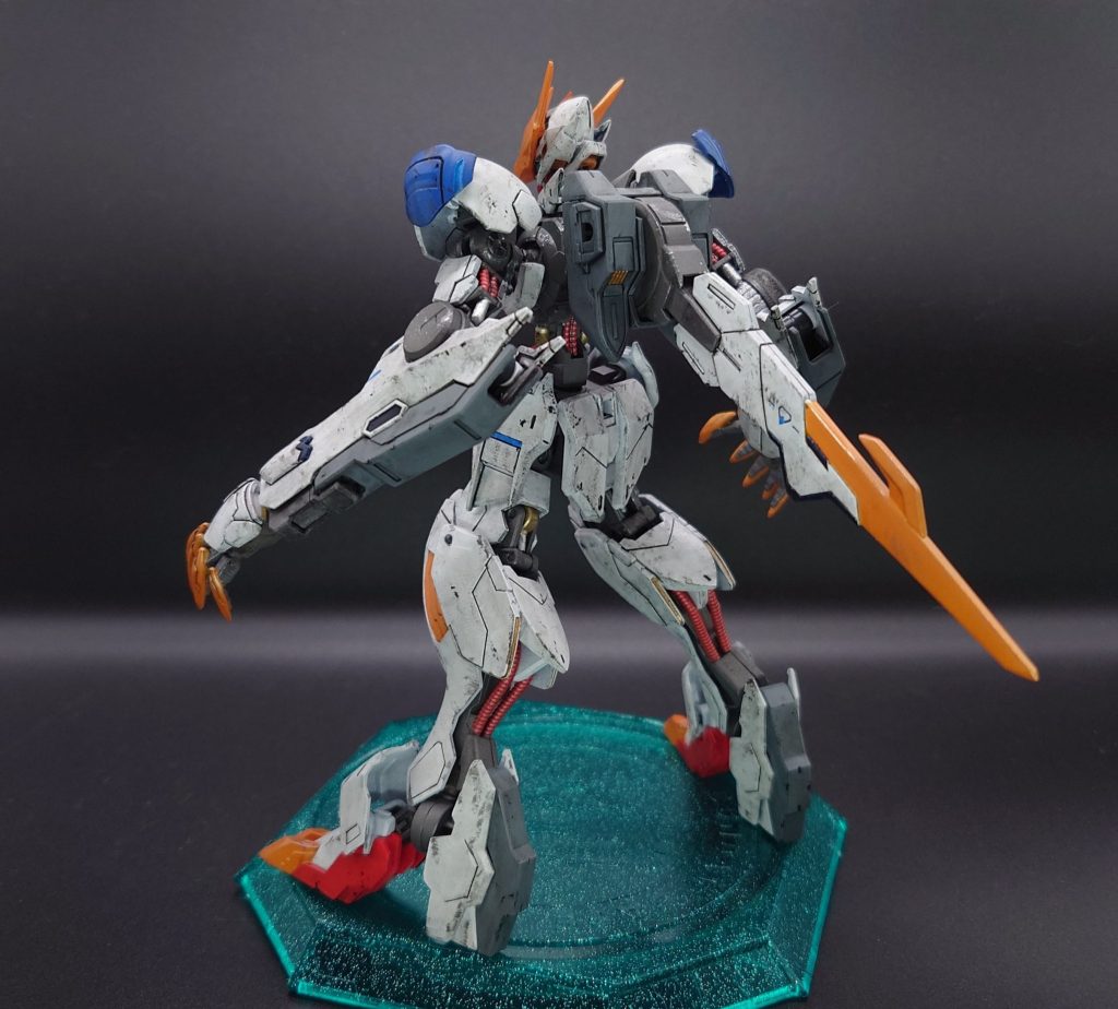 改修箇所首→1mm延長肩接続部→3mm延長胴体腰接続→5mm+傾斜延長胴体横の外装→1mm厚み増しクロー、アンテナ、テイルブレードは鋭利に見えるように削っています。ルプスレクスの特徴といえばこのテイルブレードですよね。「キュロロロ・・・」って化け物じみた音が好みすぎる。