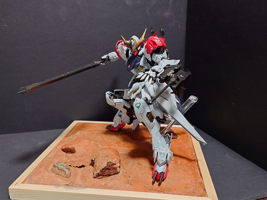 最後になりますがちょうどルプスのフルメカを持っていたので頭部を改修してリミッター解除状態を再現してみました。（パケ絵はハシュマル戦ぽいですので）