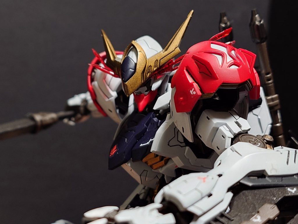 頭部アップ今回は初のMG全塗装＆投稿となりましたがパーツ数が多くて切り取りや塗装が思っていた以上に大変でした。ただその分、キットの出来がすごくいいので満足感があってたまには有りかなと思いました。&nbsp;&nbsp;ご覧いただきありがとうございました。