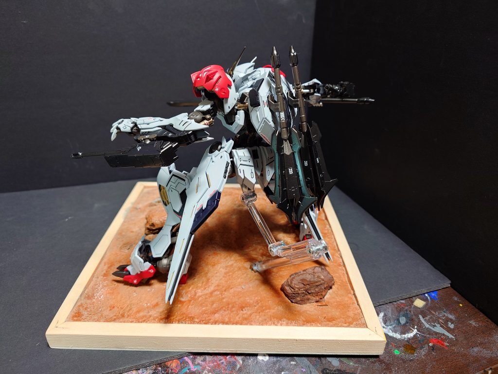 次はジオラマです。ジオラマ裏面パケ絵にはなかったんですがツインメイスももったいないので装備させてます。