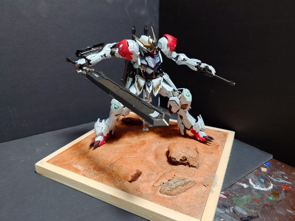 ジオラマ左側面青色の部分なんですけど紺色を狙って調色したんですがだいぶ黒寄りになってしまったんですがこれはこれでありかとは思ってます。