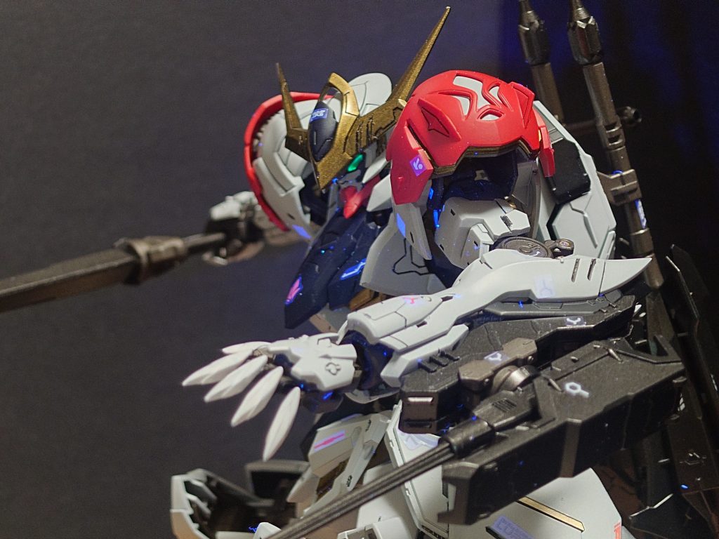 カメラアイ発光です。フレームもそうなんですが今回は付属のマーキングシールを使用してみました。