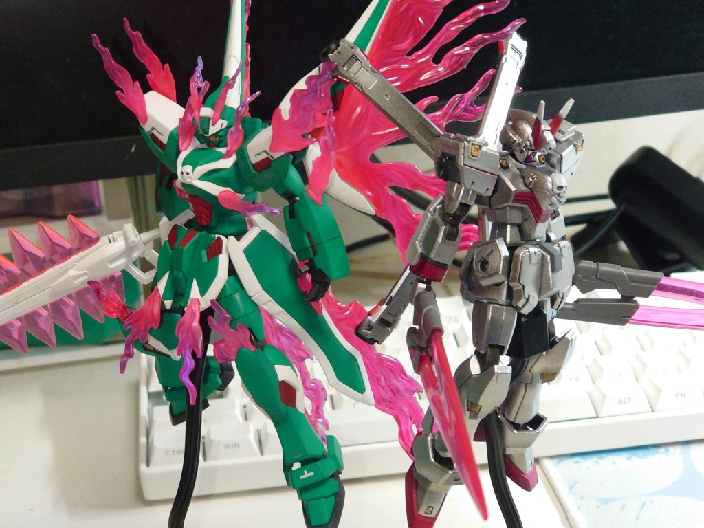 やっとクロスボーンx０と並べられることができたので一緒にポージング。