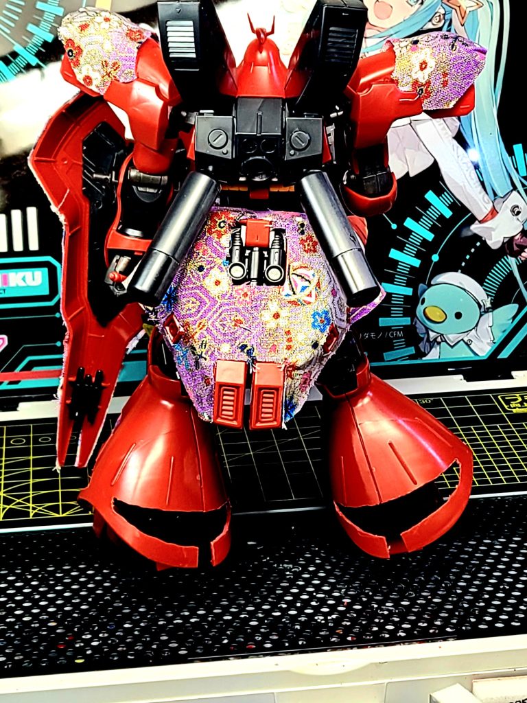 後ろも布貼った後に切り抜いて柄を一体に揃うように