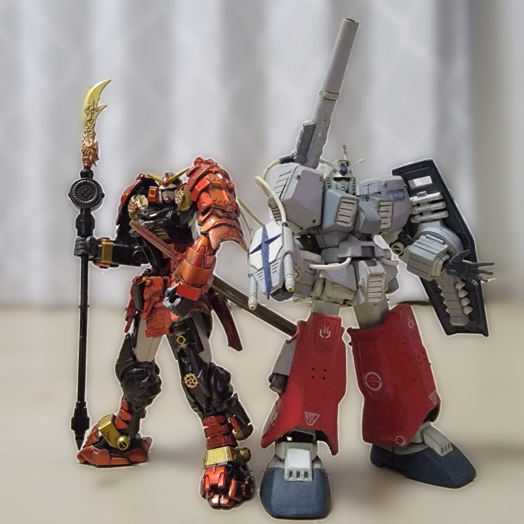 プラモ狂四郎仲間: こうやってみると パーフェクトガンダムが太くて強そう。今回作った武者ガンダムは太くしたつもりでも、まだまだですね。