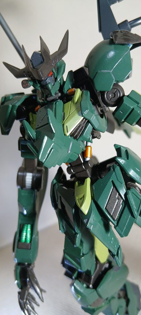 HG  バルバトスルプスレクス　｢メタル・プレデター｣です！