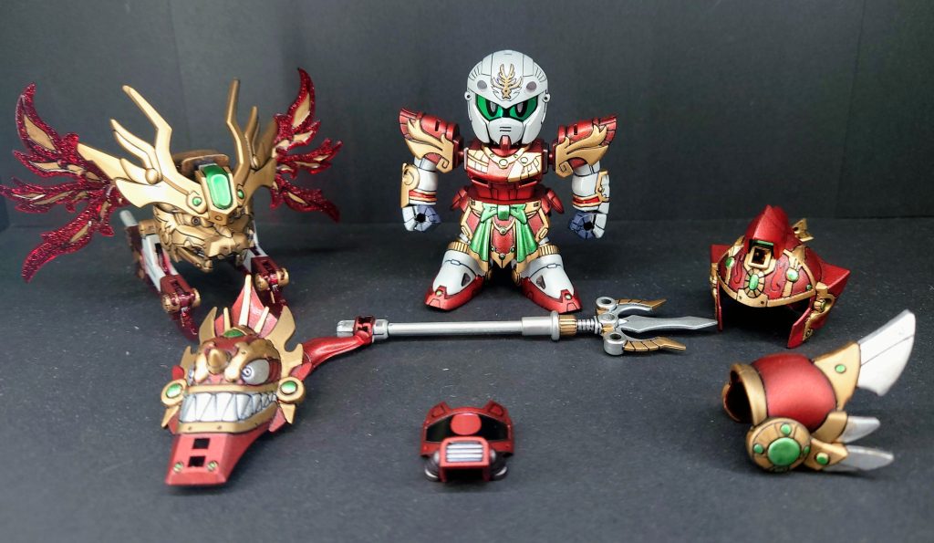 軽装形態とパーツ、以下カラーレシピホワイト…タミヤパールホワイトレッド…タミヤメタリックレッドゴールド…Mr.スーパーリッチゴールドグリーン…GMメタリックイエローグリーンシルバー…GMシャインシルバーガンメタ…GMヘビーガンメタリックホワイト下地…サーフェイサーエヴォシルバー他下地…フィニッシングサーフェイサー1500BK中仕上げ…クレオス水性スーパークリア光沢仕上げ…水性プレミアムトップコートUVカットスムースクリアつや消し※GM＝ガンダムマーカー以上でエアブラシ、スプレー、筆塗り塗装で仕上げてます。今回はyudekanibasamikaiさんのブログを参考に塗装しましたが、塗り分け凄かったです。マスキングに浸潤するわ発狂もんでした。所々汚くなってしまったけど、つや消し吹いたらまぁ見れる様になりました。(自己満ですが^^;)盾がエグい！盾は粗が多いのでアップで撮ってません…