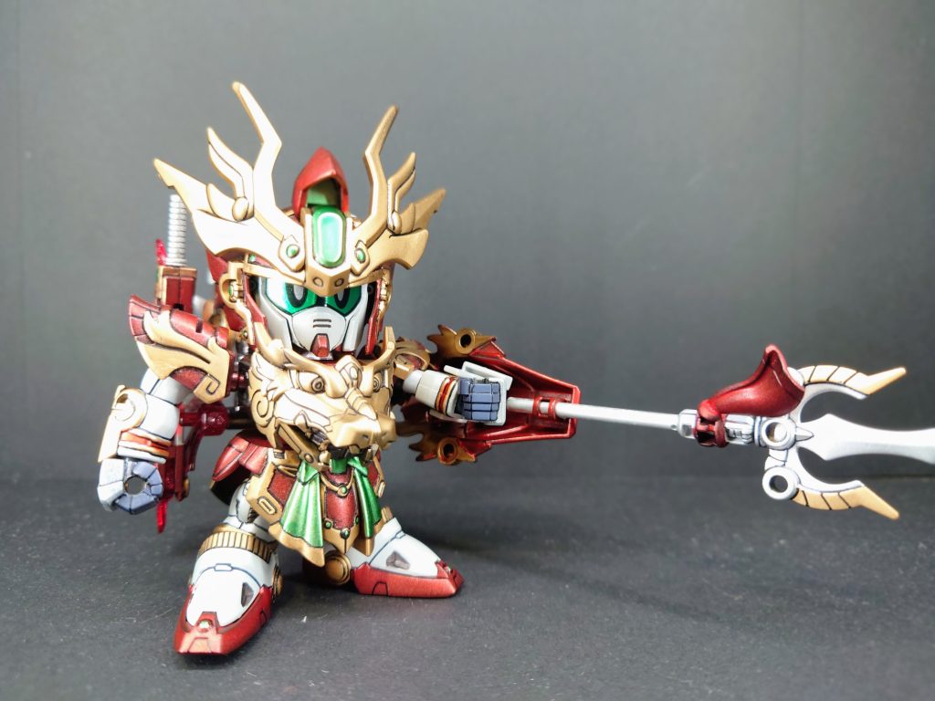 盾に槍を装備する事も可能です。