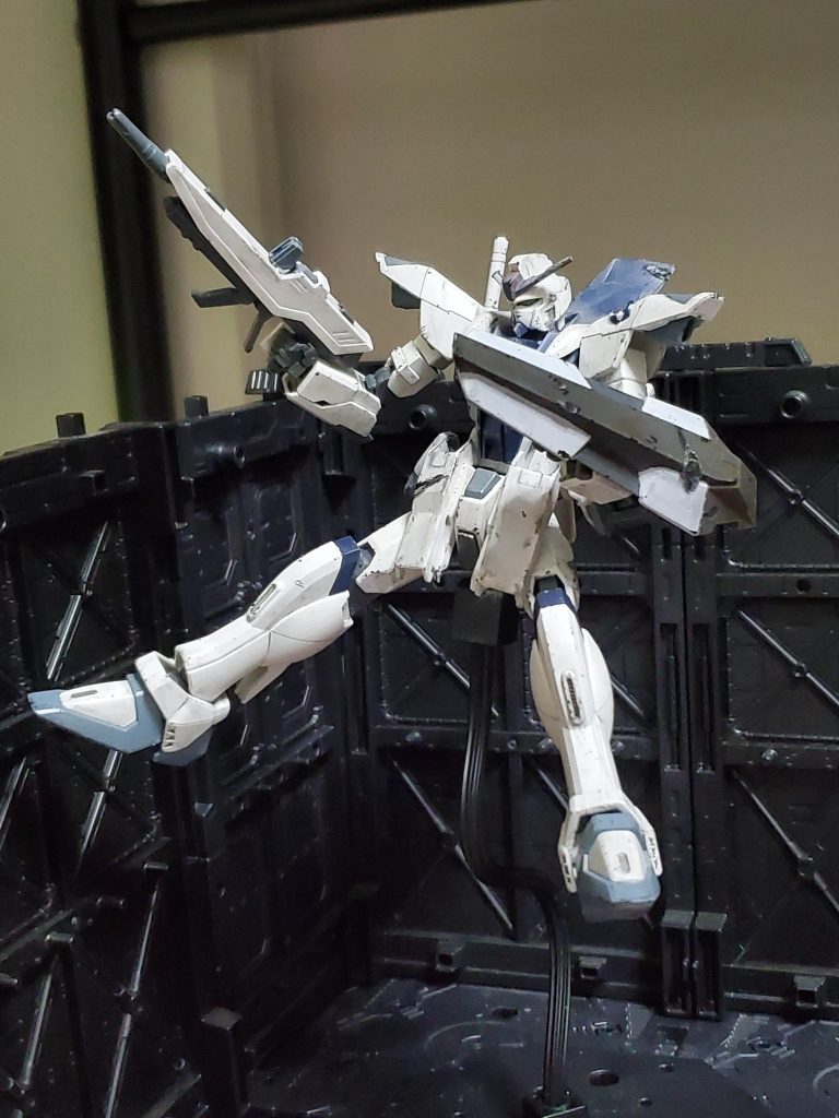 頭部バルカン追加オプション装備なければ基本はシンプルな装備のみで構成されております。