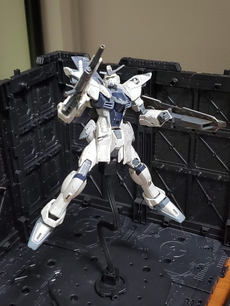 テストパイロットが駆る試作機、G-Fセイバー。被弾をするも自慢の機動力でギリギリ致命傷にならずに戦い抜く。機体は傷つきボロボロだがパイロットも必死に戦い戦場を駆け抜ける。&nbsp;そのうちライバル機や相方の僚機作りたいですねぇ😊