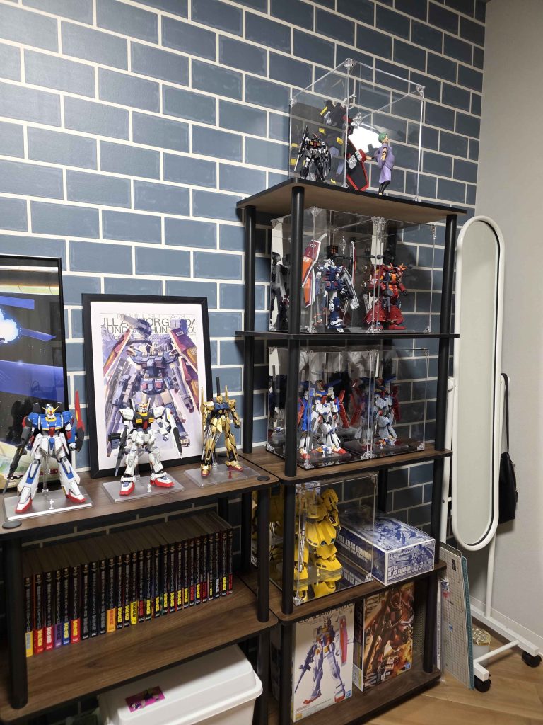 アクリルケースを買って入れてみました。割と様になっていて気に入ってます。ご覧いただきありがとうございました！