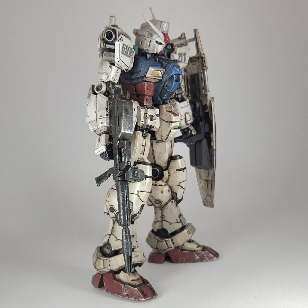 ウェザリング工程は、Mr.ウェザリングカラーによるウォッシングの上にエナメル塗料のドライブラシを重ねています。足元から順々に上半身へ作業を進めていき、若干の濃淡差表現を狙ってみました。