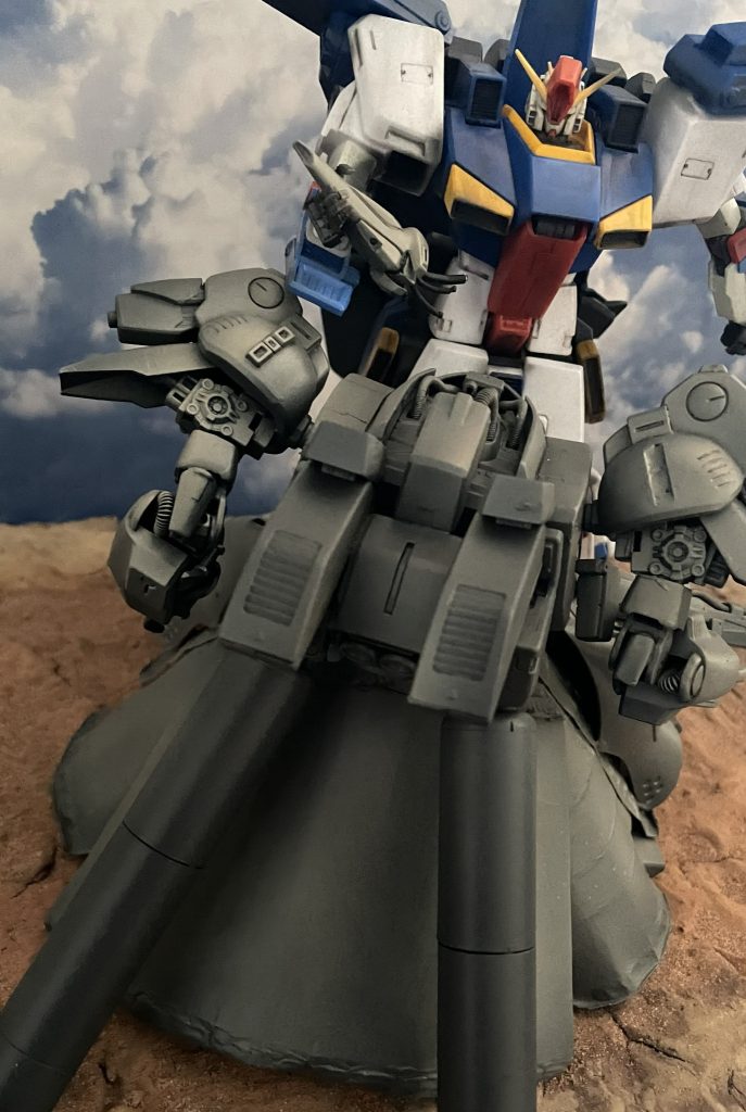 ジークフリートに頭をつぶされるシーンを妄想して。。尚劇中では頭部メガ粒子砲で頭を吹き飛ばされ稼働停止に追い込まれることになっています。