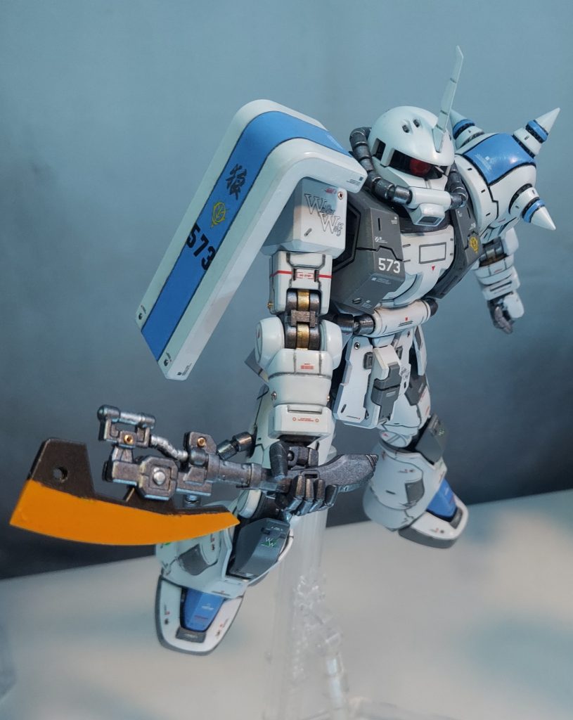 参考画像のポーズ実ゎ右肩は設定ではR1ザクでした…写真撮った後に気づいたの(;￣ー￣A