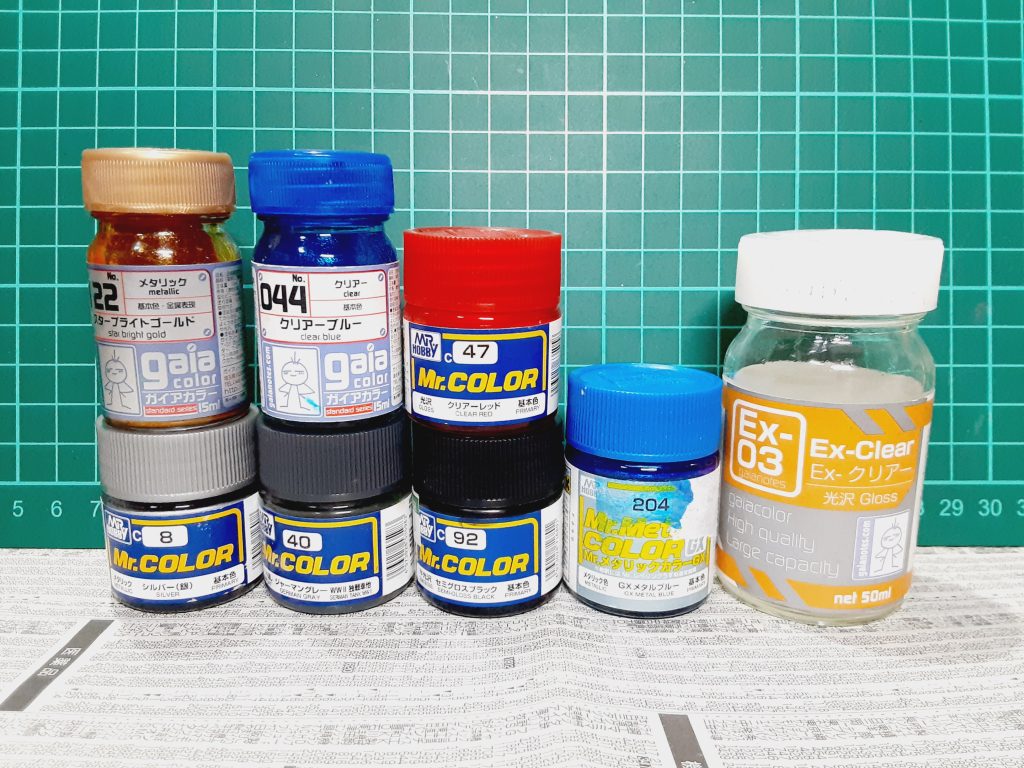 使用した塗料とレシピキャンディレッドは明るめにしたかったのでいつも使用してるガイアでは重めに仕上がるのでクレオスのクリアレッドを使用しました