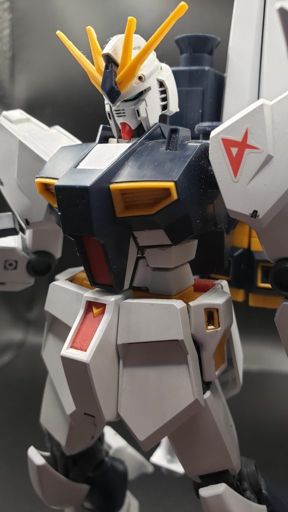 EGのこの塗装なしで表現出来るツインアイ周り。素晴らしい技術ですよね。顔もカッコいいし。