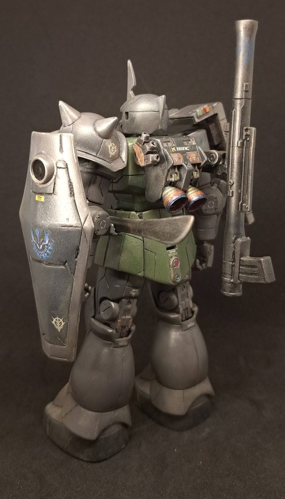 ランドセルはFGザクの物に変更し、スモークディスチャージャー小説版に書かれていた固定したバズーカーを可動式で搭載。