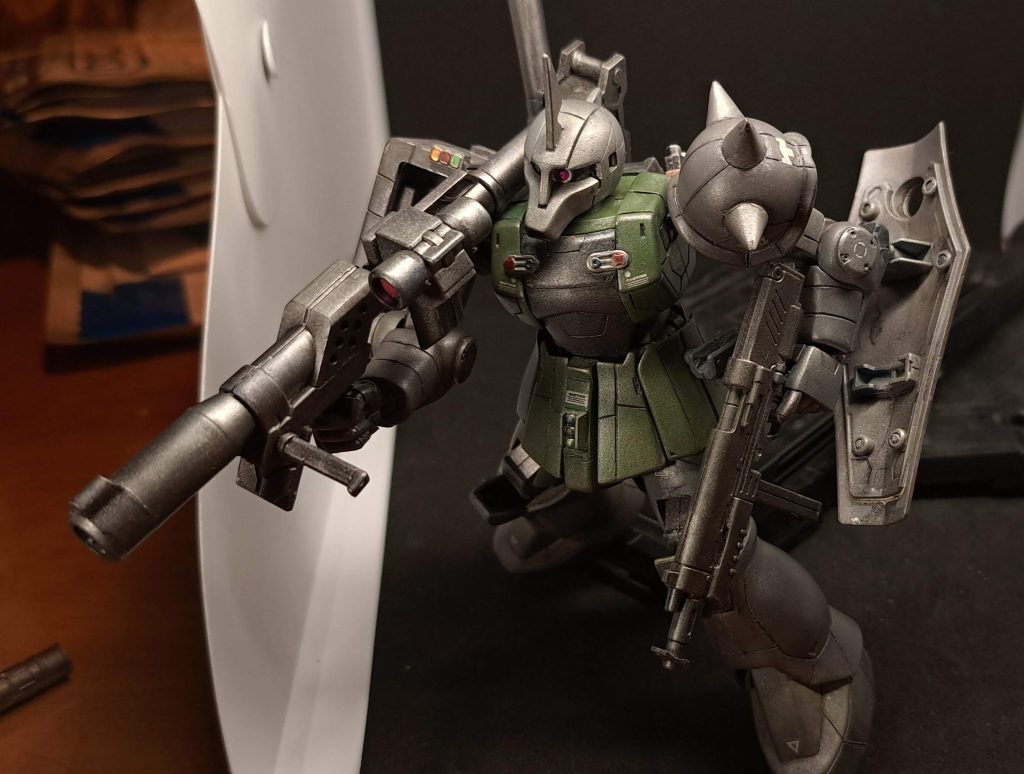 ラケーテンバズは持っていなかったので代用のバズとMMP-80はザク改の物ではなくリックドム２の物にしました。