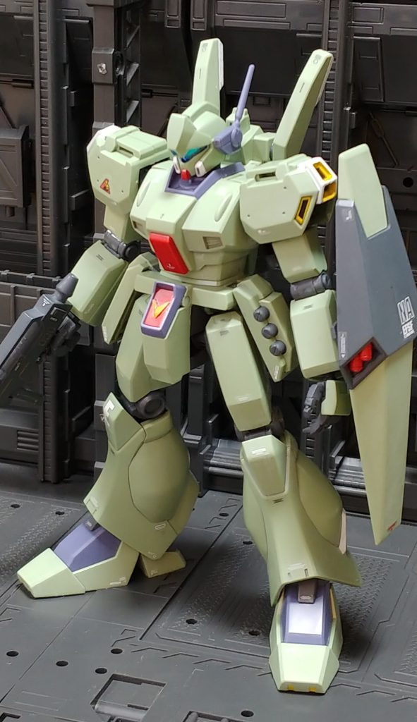 腰部のみノーマルジェガンとオリジンガンダムのミックス。