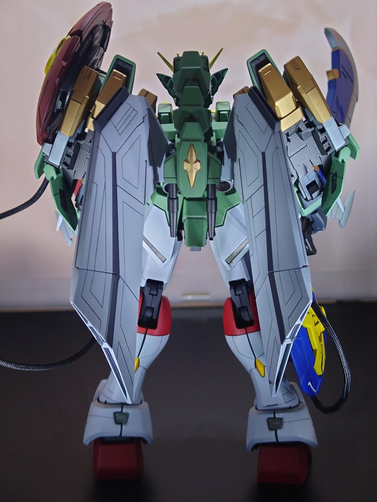 フーティエスジ彫りを中途半端に行い左右で違う(zaku-kao10)パターンを綺麗に考えれるよう勉強中です