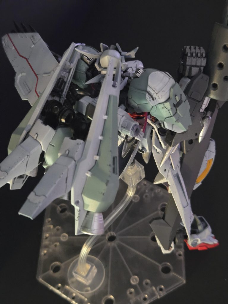 高機動で相手の懐に飛び込んだり一撃離脱で撹乱するためバックパックにブースターを搭載。&nbsp;