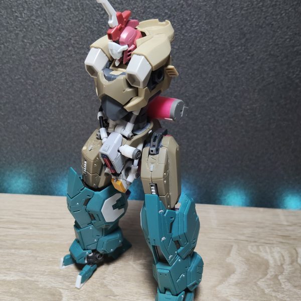 オリジナル機体。腰回りが、だいぶガチャガチャしてまいりました。まだまだゴチャゴチャアシンメトリーしていきます。（4枚目）