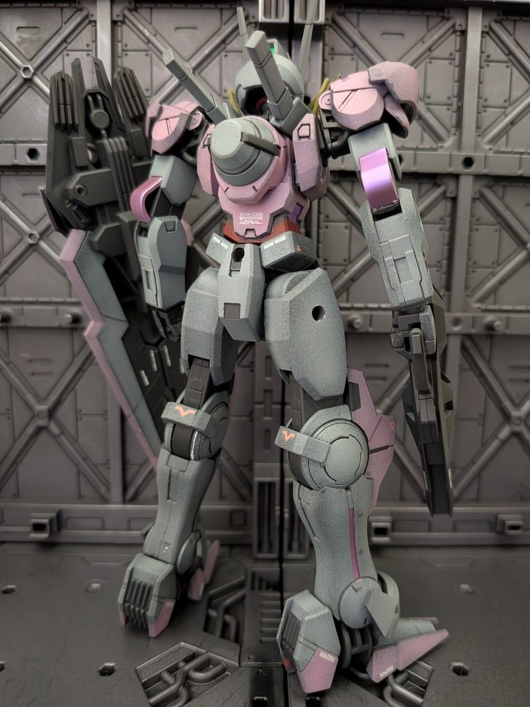 バックショットです。ナドレのGNドライブってエクシアみたいに尖ってないんですね。