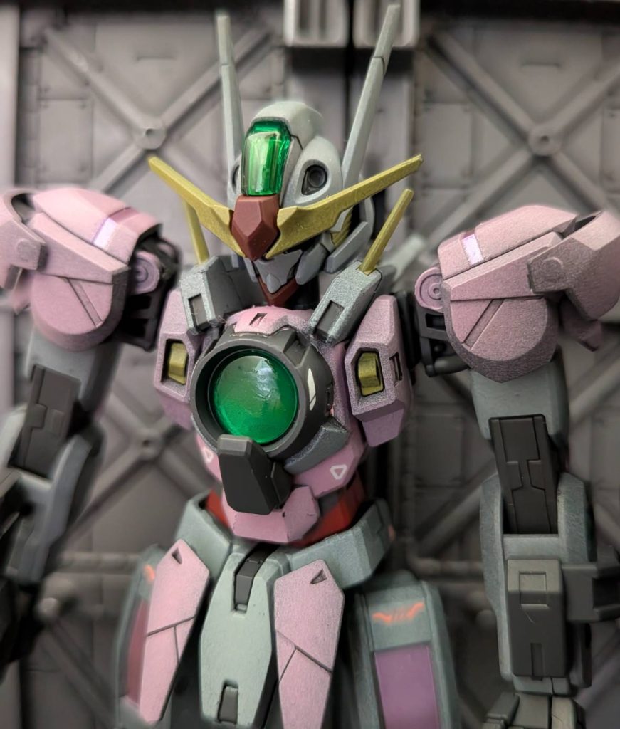 粗さの目立つ胸部アップです。遠目でご覧ください。