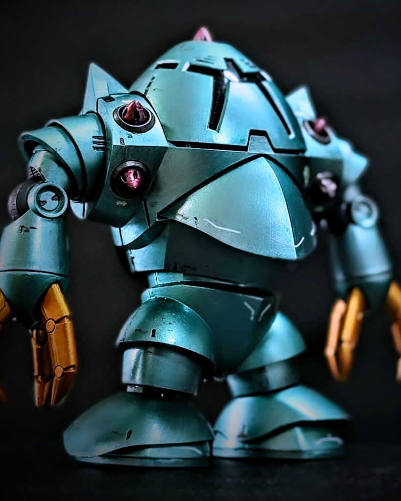 前面カット（別アングル）。なにやら、間違い探しのような投稿になってしまいました(zaku-kao2)模活再会に際して、ファーストガンダムのMSを1/144スケールで揃えたいなと思っていたもののなかなか入手困難で、一番最後に手に入れられたキットでした！！（息子がプラモに興味持ち始めたコロナ前は普通に棚にあったんですがね…）