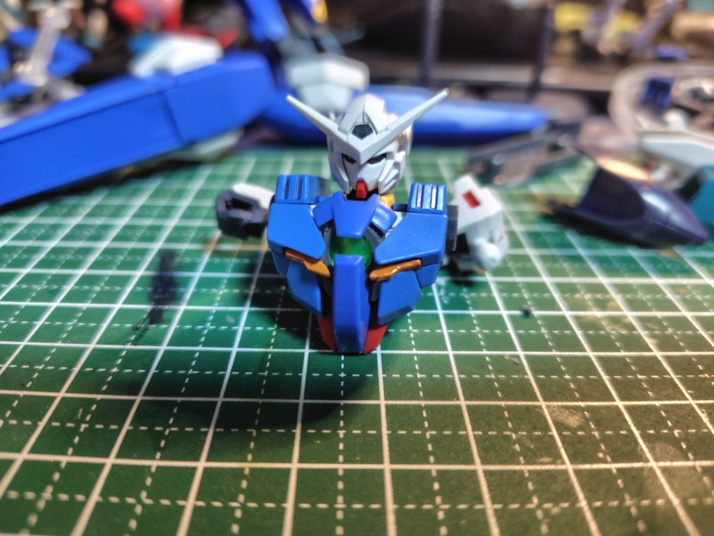 胸はアーマーと干渉しないようにかつアーマーをつけたらエクシアぽくなるように