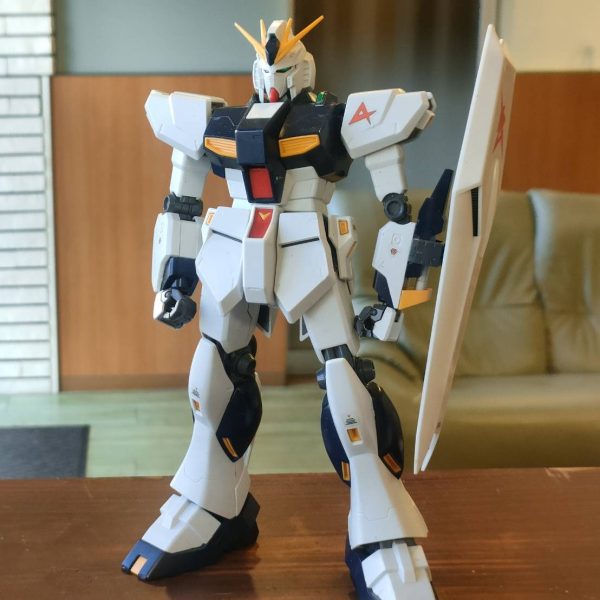 頂き物 MG νガンダム（旧）