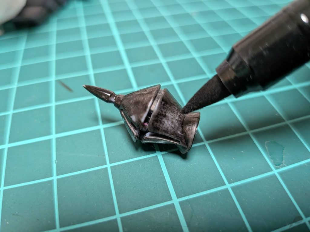 リアルタッチマーカーのグレー3を塗ります。