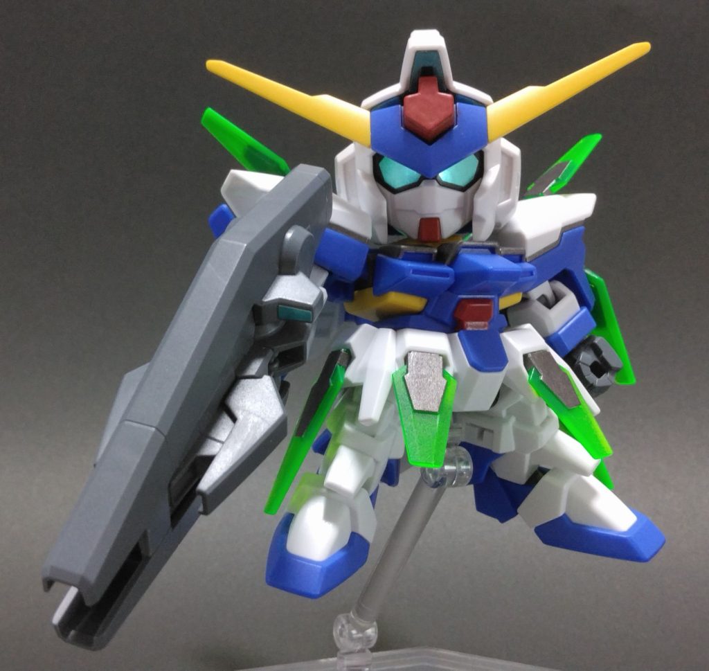 スタングルライフルにアタッチメントを装着してダイダルバズーカに。シールはカメラアイとライフル、バズーカのスコープ部分のみ使用しました。