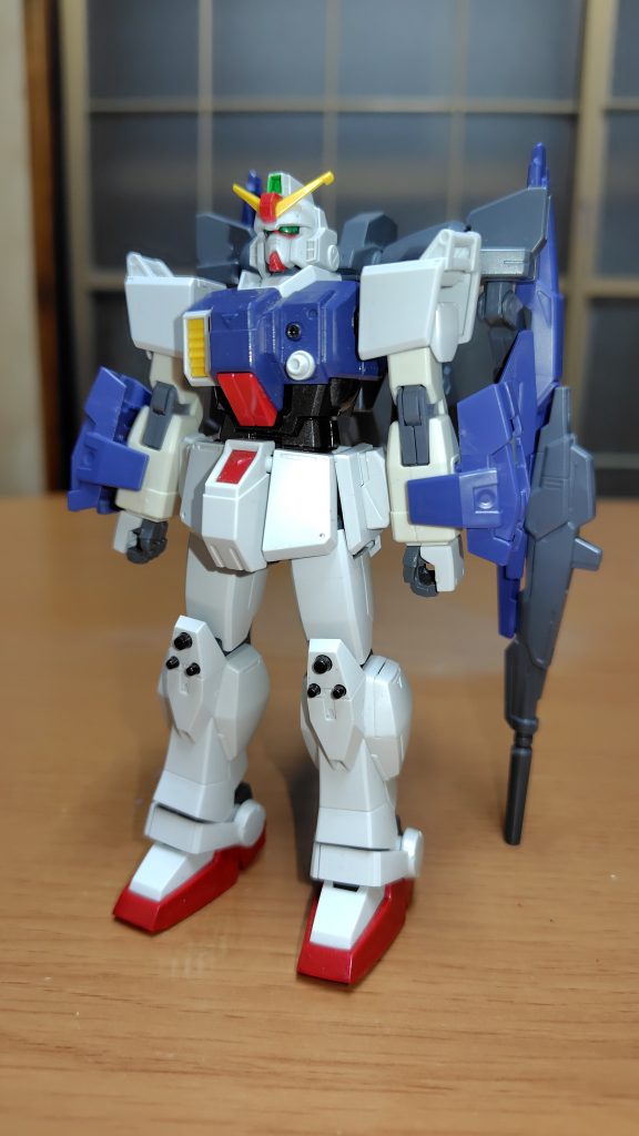 他の機体とも専用接続パーツで換装は可能です。陸戦型ガンダムは両腕がガンダムEz8の物でないと駄目ですが。