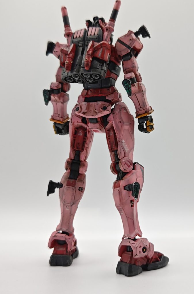 今回もアクリジョン、エアブラシにて全塗装しました。装甲のメンテなど受けてないだろうからウェザリングも施しています。