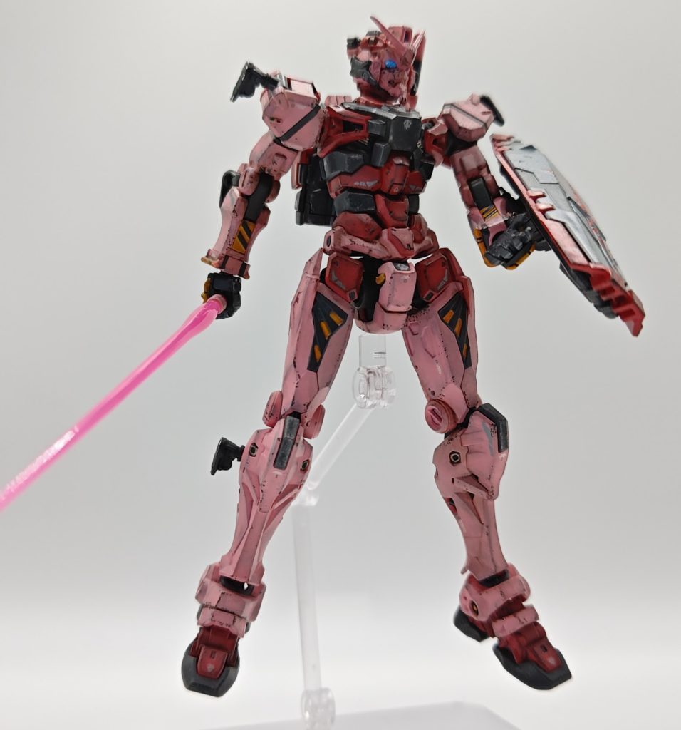 ジークアクス系は造形はよいのですが、プラキャスト時の湯境い？が多く、そこを処理しないと気になる方はきになるかな？と思います。