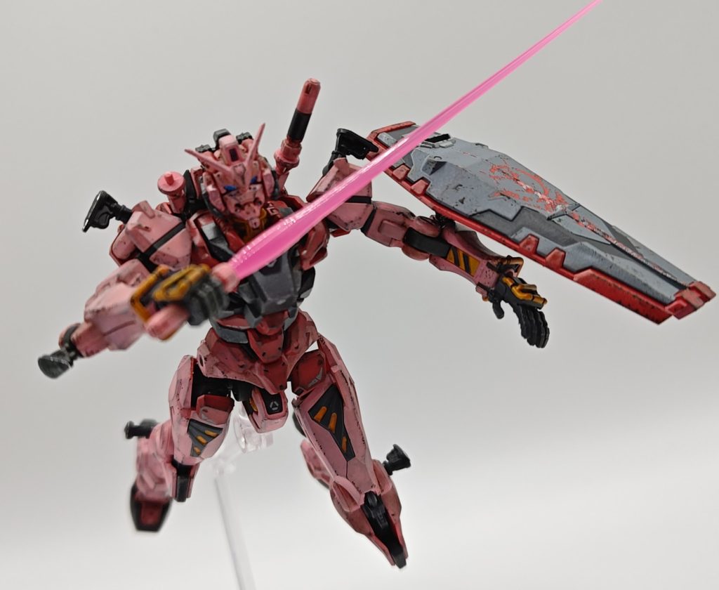 今回マスキングでテープの上からメスでカットする手法を用いてみました。傷がつくかな？と思いましたが、意外に上手にいけました。