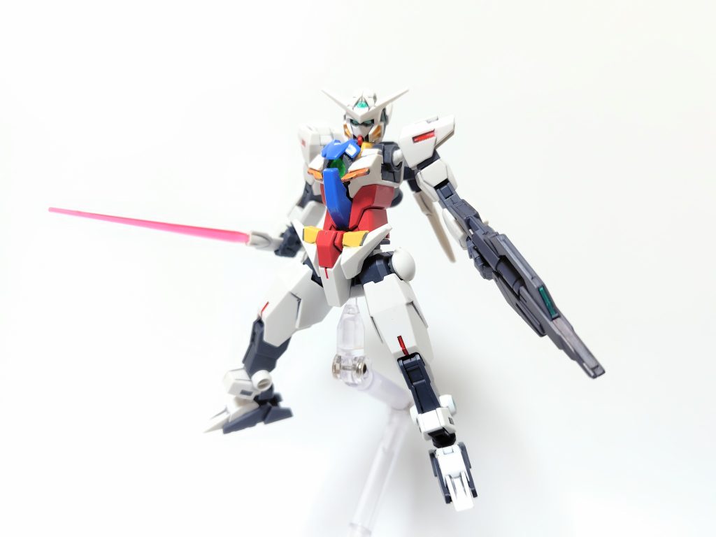 主武装はビームサーベルとコアスプレーガンとシールド