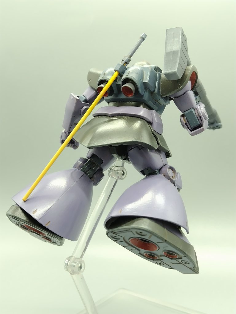 バーニアとスカートの長さがリック・ドム。