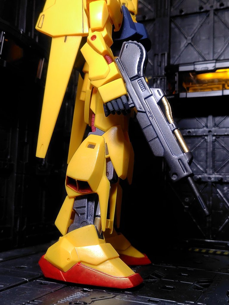 接着剤仕様ですが、意外と後ハメは考えられており、ムーバブルフレーム部も簡単に塗り分けできます。