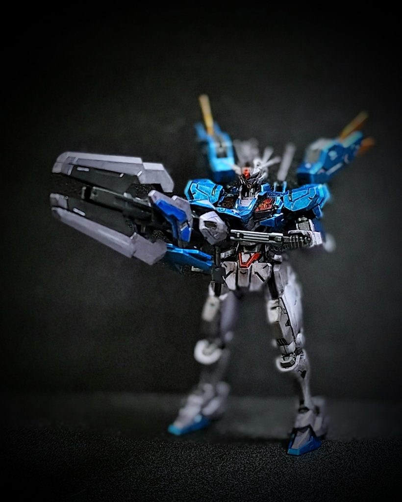 作品を最後まで（改修型が出てくるところまですら見ていない…）見ていないのと、デカールも専用のオフィシャルは出ていない（ですよね？）のでいろいろと自分のイメージで仕上げてみましたが、色んな装備を付けた状態が再現出来て、楽しいキットですね(gandam-hand2)