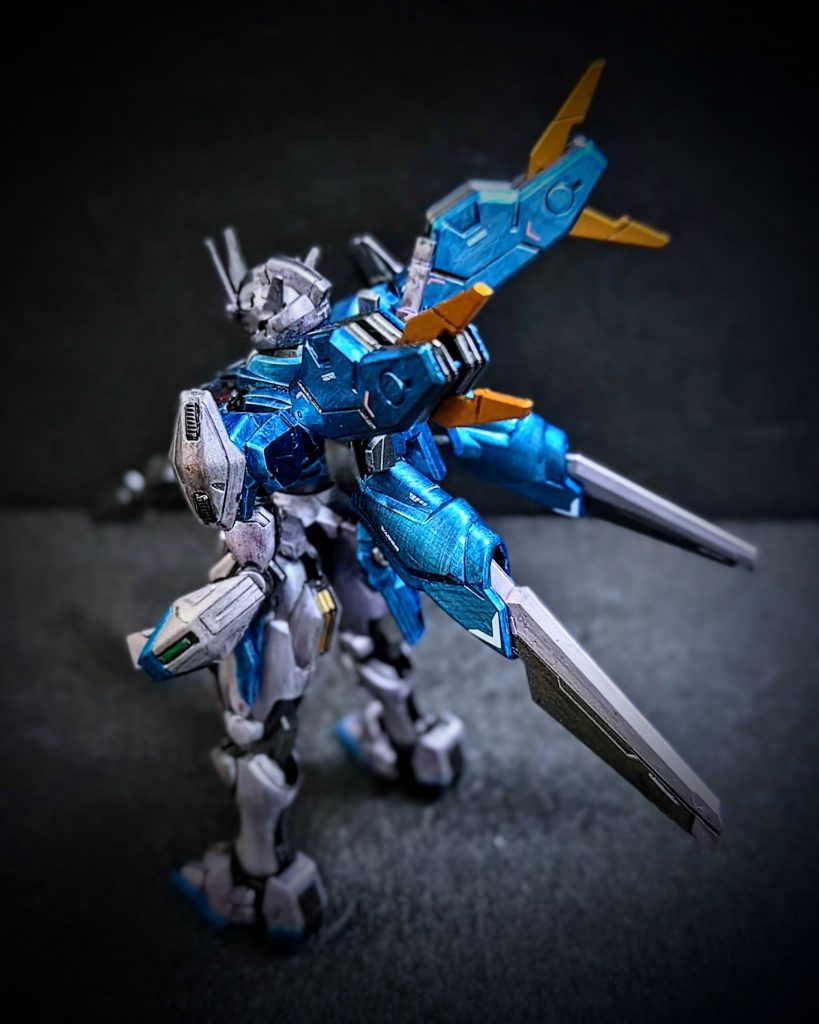 背面カット（別アングル、装備装着で）。