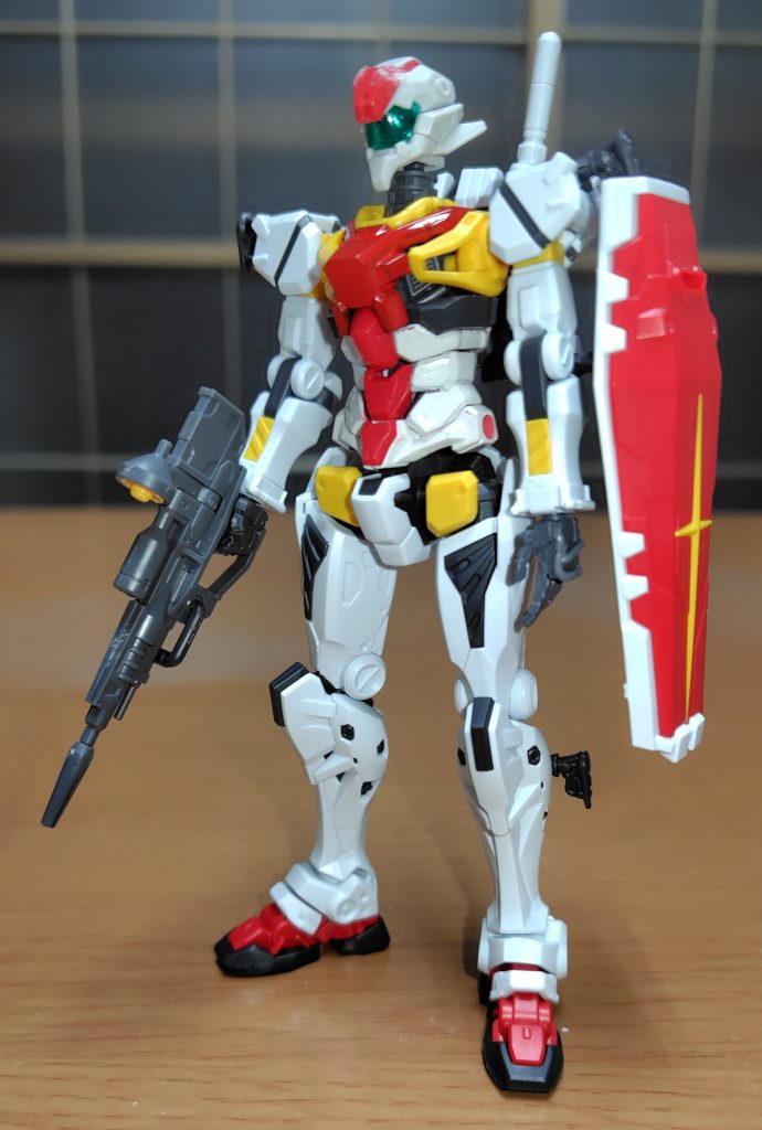 全体像。下半身と両腕辺りは「白いガンダム」胴体は「赤いガンダム」による塗装でジムに似通わせてる。首と頭部は「軽キャノン」を流用。盾は「白いガンダム」の物だがビームライフルは軽キャノンのライフルを使用。ビームサーベルは左側に一本だけ。