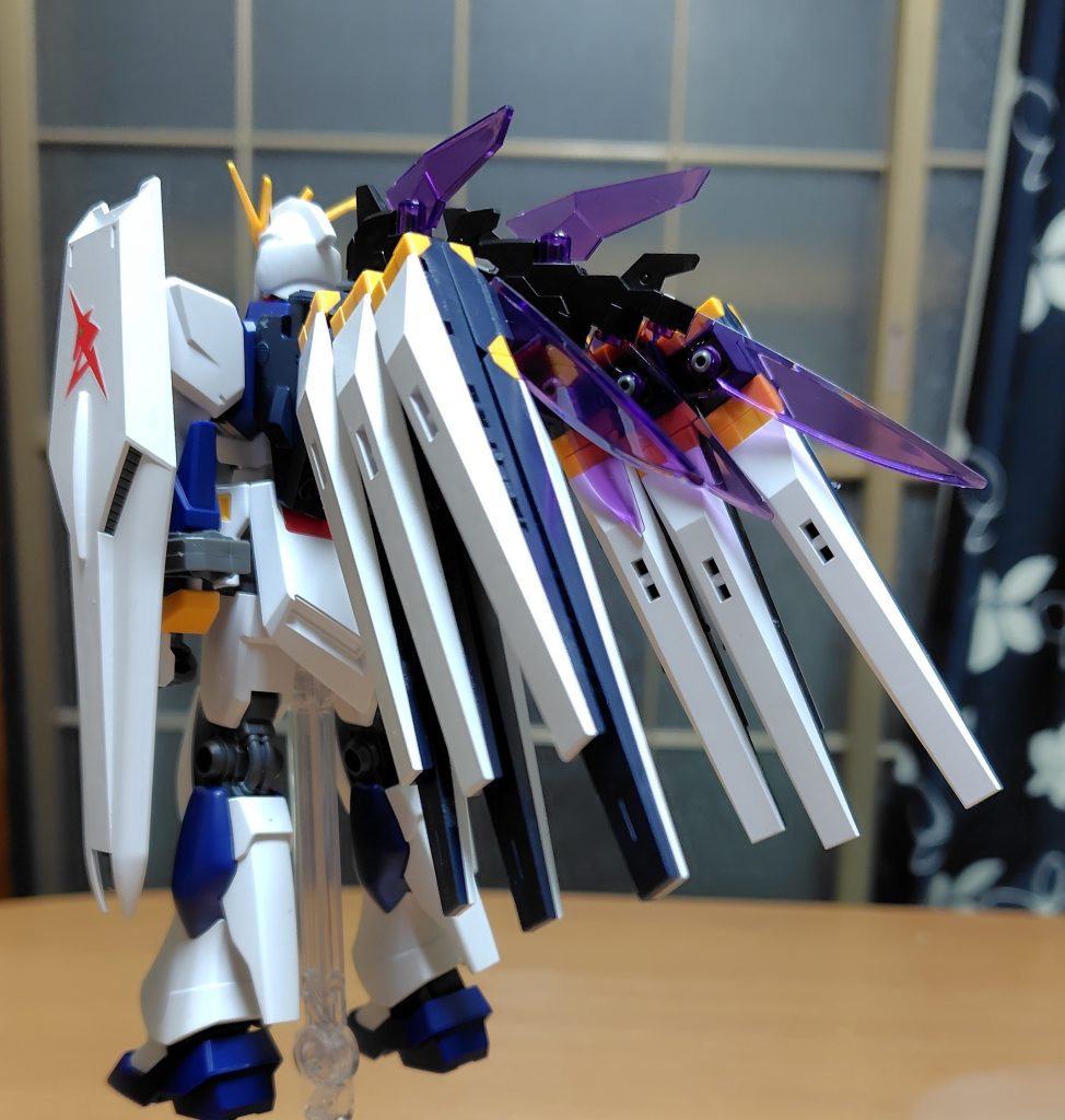 30MMのオプションパーツ(ウィング等)でHi-νガンダムみたく取り付け挑戦。