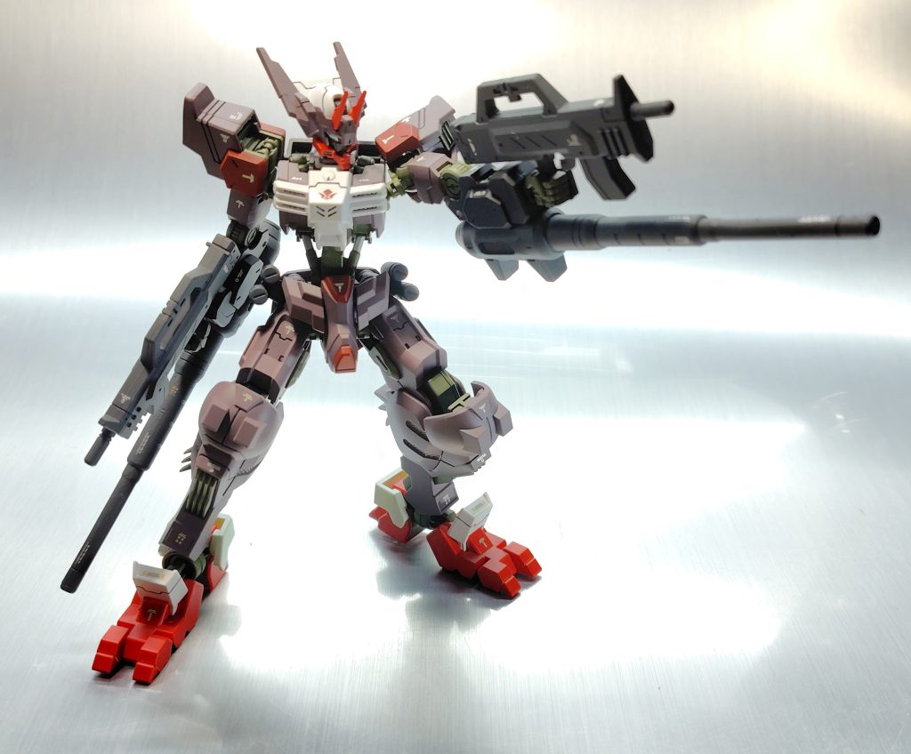 これまた鉄華団マーク貼ってますが、、、結構残っているので鉄血MSには結構な割合で貼っちゃてますね。。