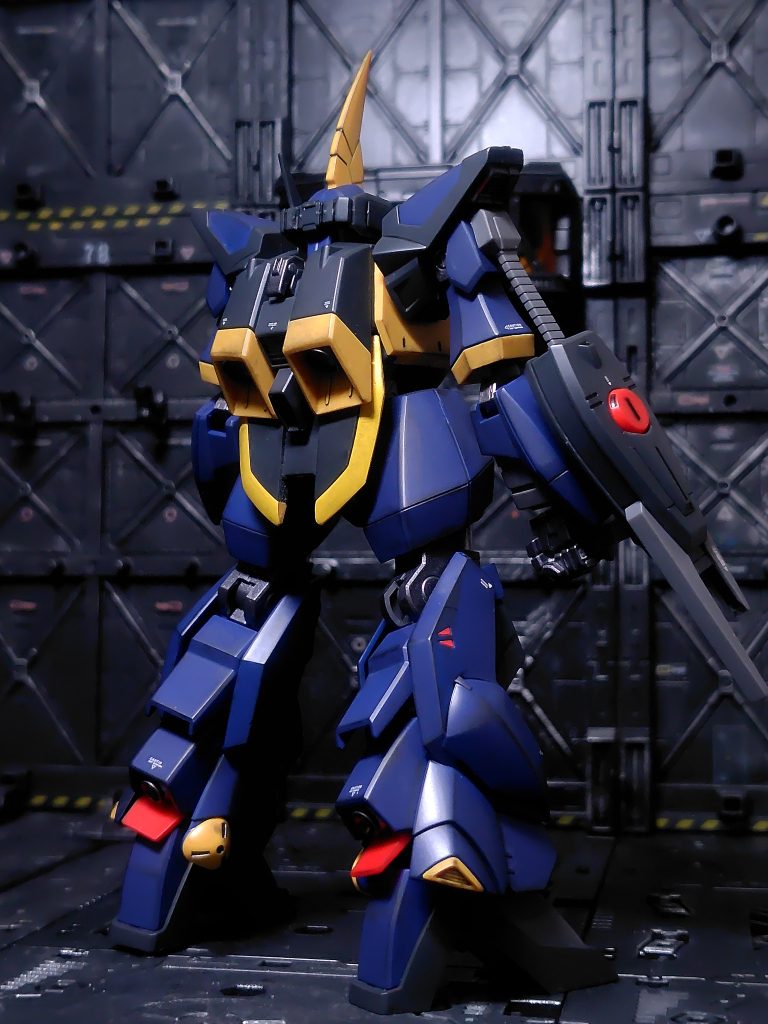 リアアーマーの肉抜きはレジンで埋めてスプレー塗装。